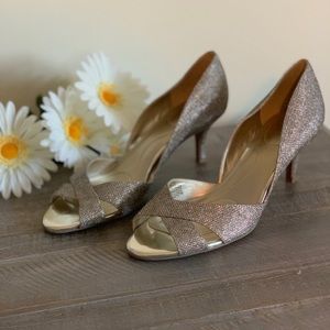 Bandolino metallic pump.